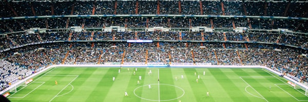 世界杯体育场馆内部全景 - 现代化的球场与灯光